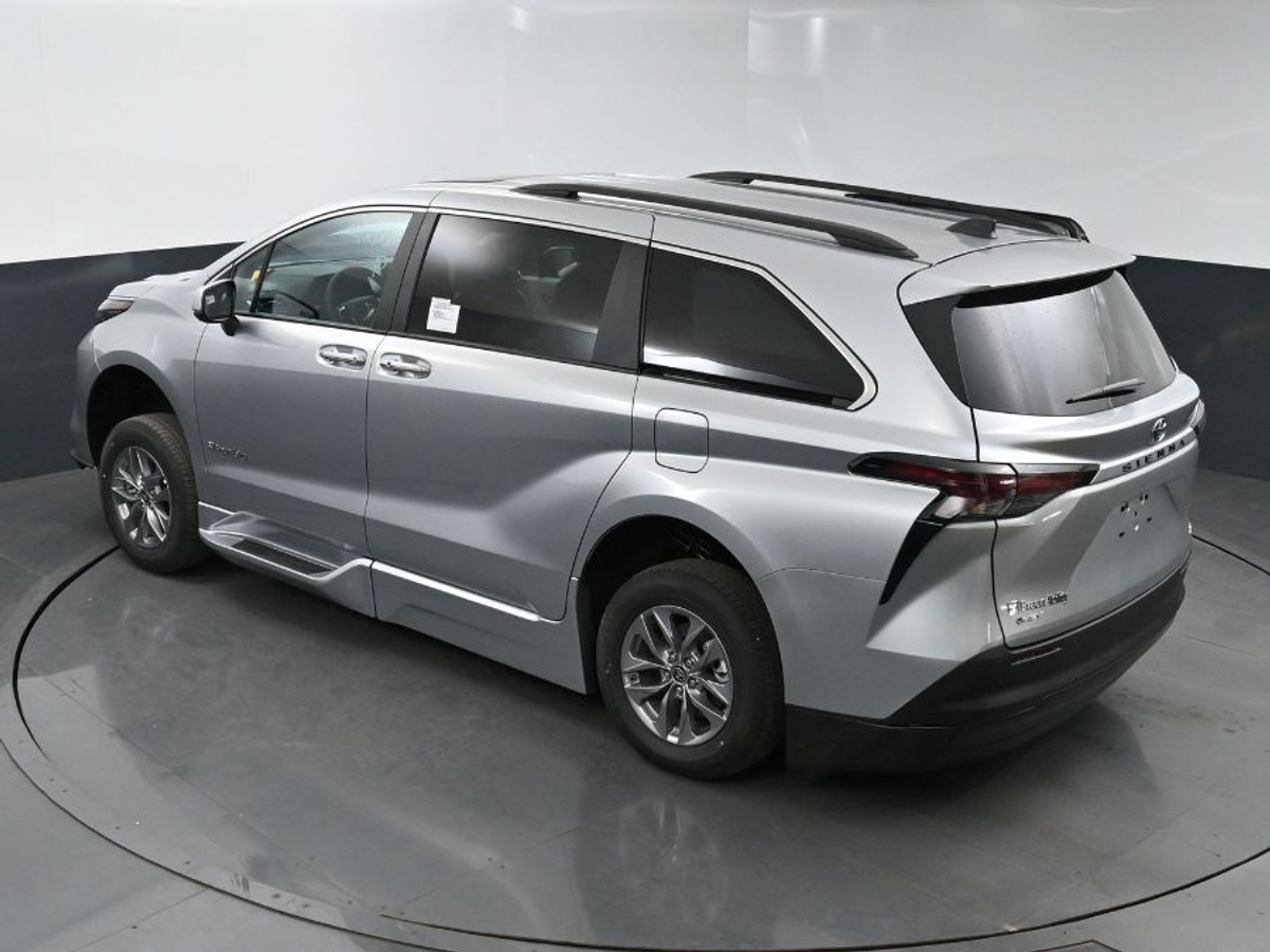 2025 TOYOTA SIENNA - Image 25