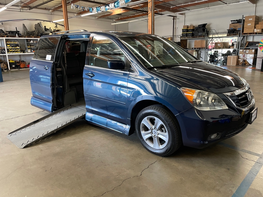 Used 2010 Honda Odyssey Touring - VMI Side Entry In Floor Automatic Ramp