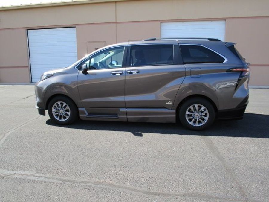 Used 2023 Toyota Sienna Hybrid XLE Base - VMI Side Entry Entry In Floor Automatic Ramp