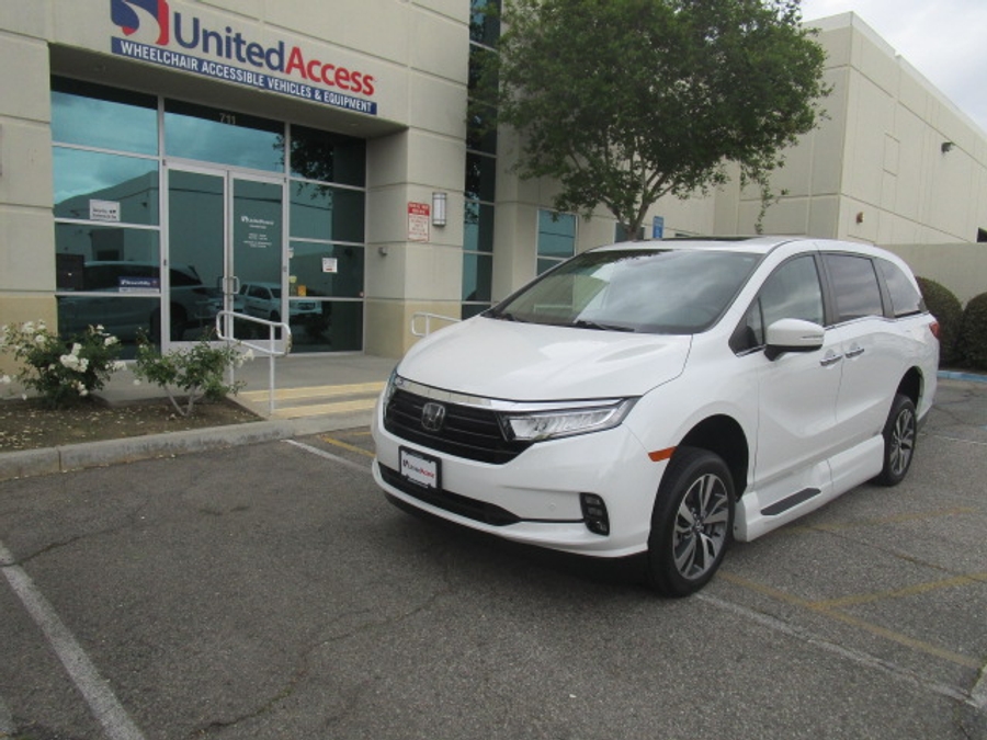 Used 2022 Honda Odyssey Touring - VMI Side Entry Entry In Floor Automatic Ramp