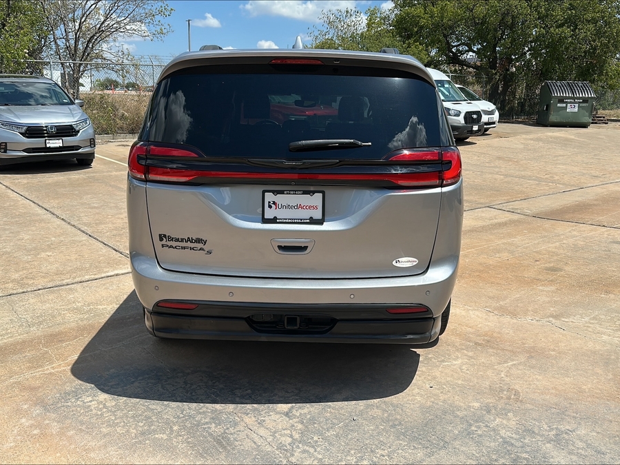 Used 2021 Chrysler Pacifica Touring L - BraunAbility Side Entry In Floor Automatic Ramp
