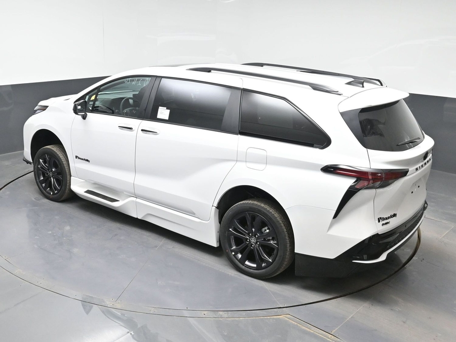 New 2026 Toyota Sienna Hybrid XSE Sport - BraunAbility Side Entry Fold Out Automatic Ramp