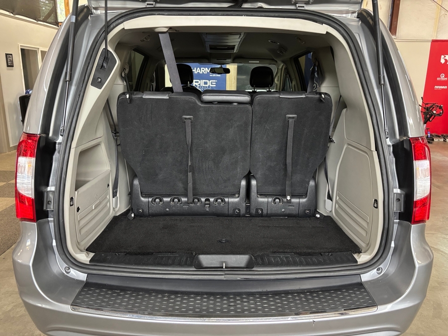 Used 2016 Chrysler Town and Country Touring - VMI Side Entry Entry In Floor Automatic Ramp