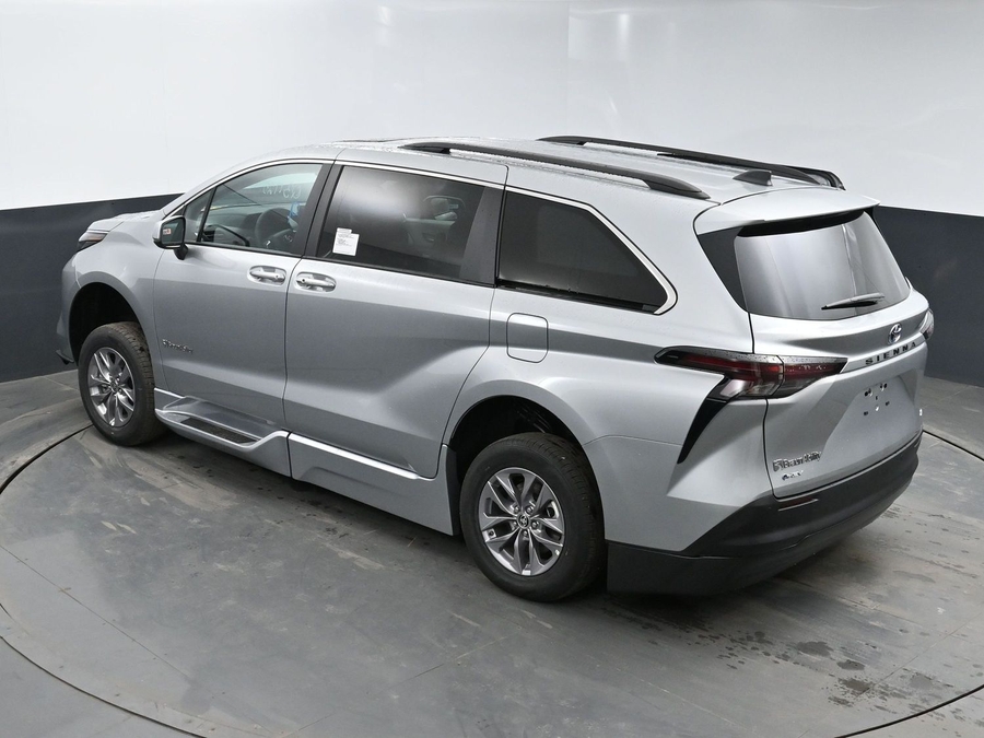 New 2025 Toyota Sienna Hybrid XLE Plus - BraunAbility Side Entry Entry Fold Out Automatic Ramp