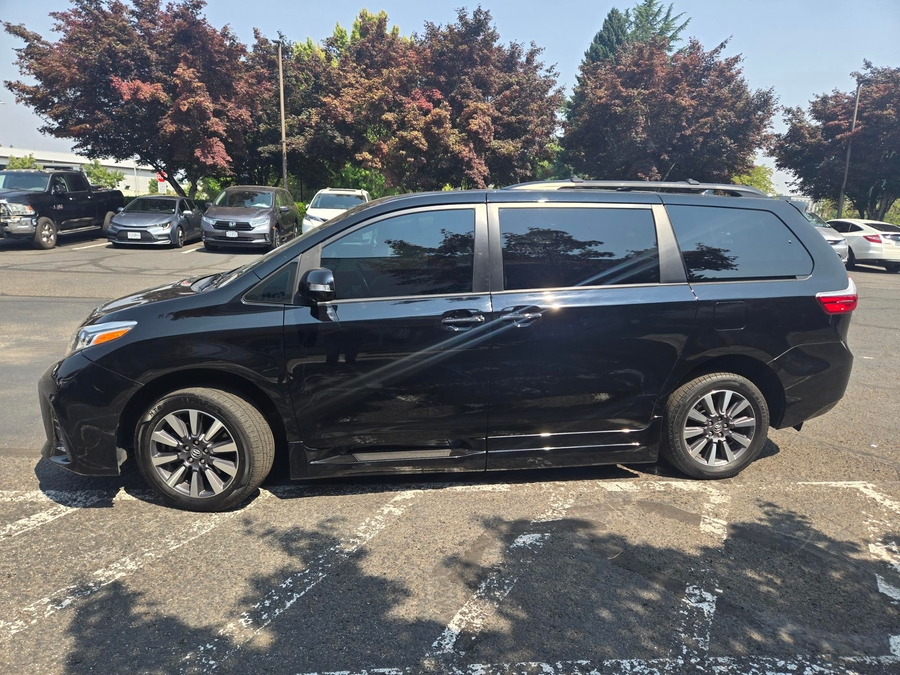Used 2018 Toyota Sienna Limited Premium - BraunAbility Side Entry In Floor Automatic Ramp