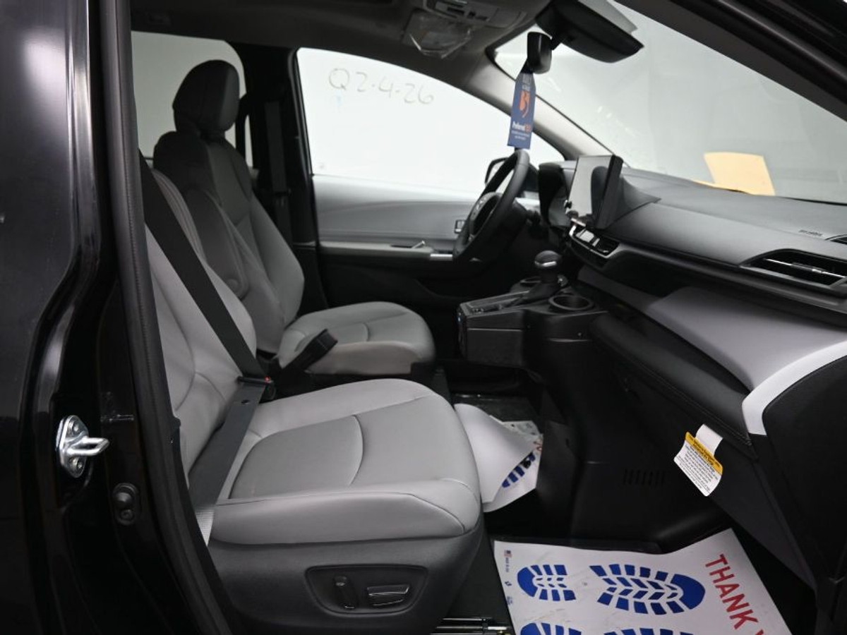 Black Toyota Sienna image number 5