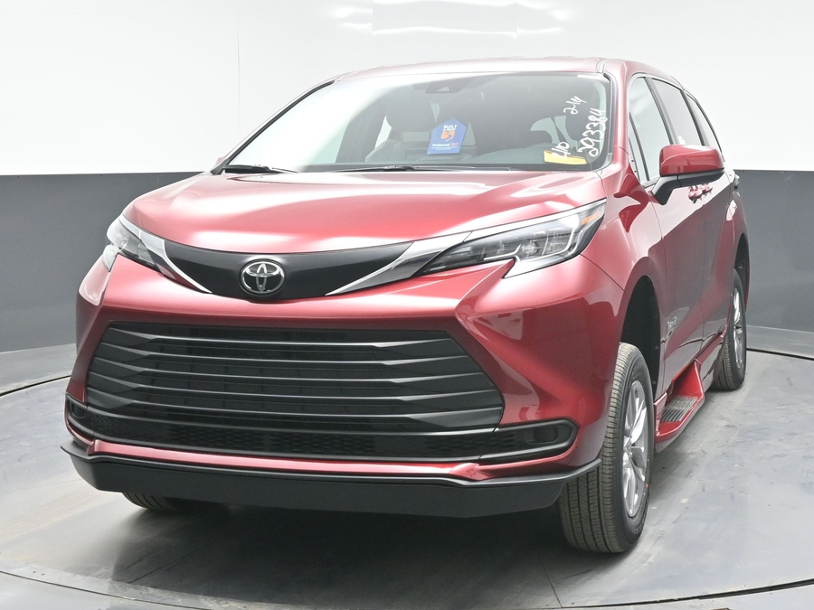New 2026 Toyota Sienna Hybrid LE - BraunAbility Side Entry Fold Out Automatic Ramp