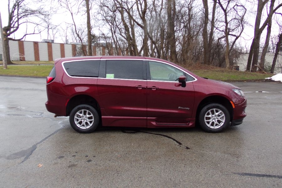 2023 CHRYSLER VOYAGER - Image 5