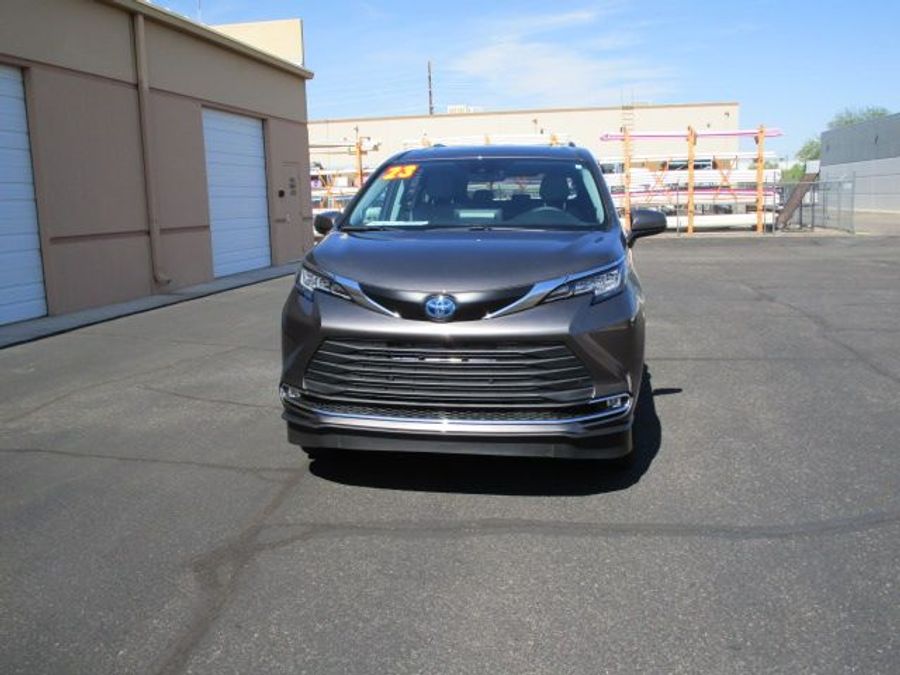 Used 2023 Toyota Sienna Hybrid XLE Base - VMI Side Entry Entry In Floor Automatic Ramp