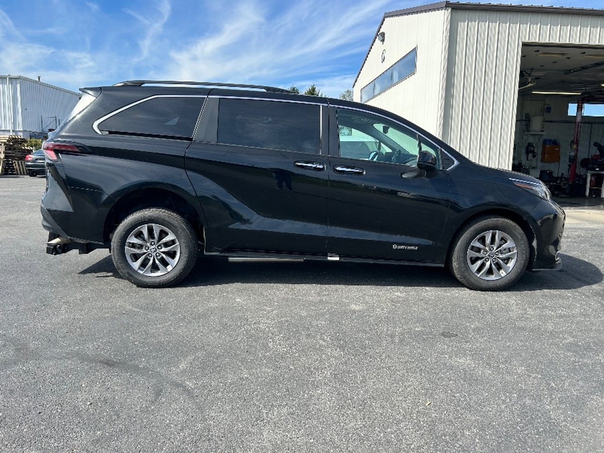 2023 TOYOTA SIENNA - Image 11