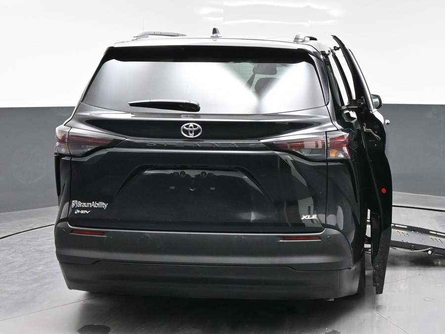 New 2026 Toyota Sienna Hybrid XLE Add - BraunAbility Side Entry Fold Out Automatic Ramp
