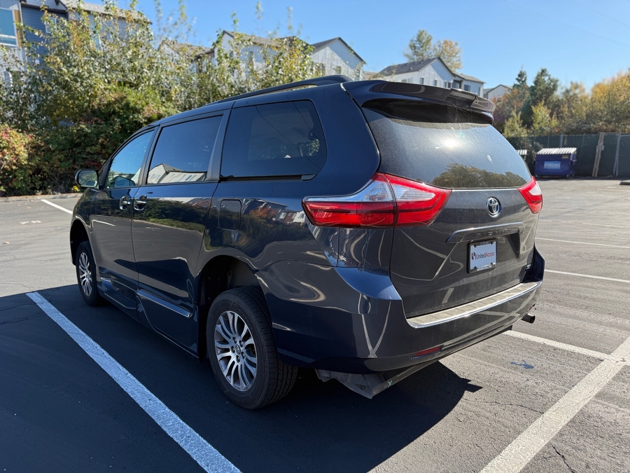 Used 2018 Toyota Sienna XLE - VMI Side Entry In Floor Automatic Ramp