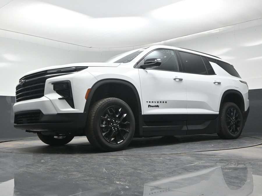 New 2026 Chevrolet Traverse 1LT Midnight - BraunAbility Side Entry In Floor Automatic Ramp
