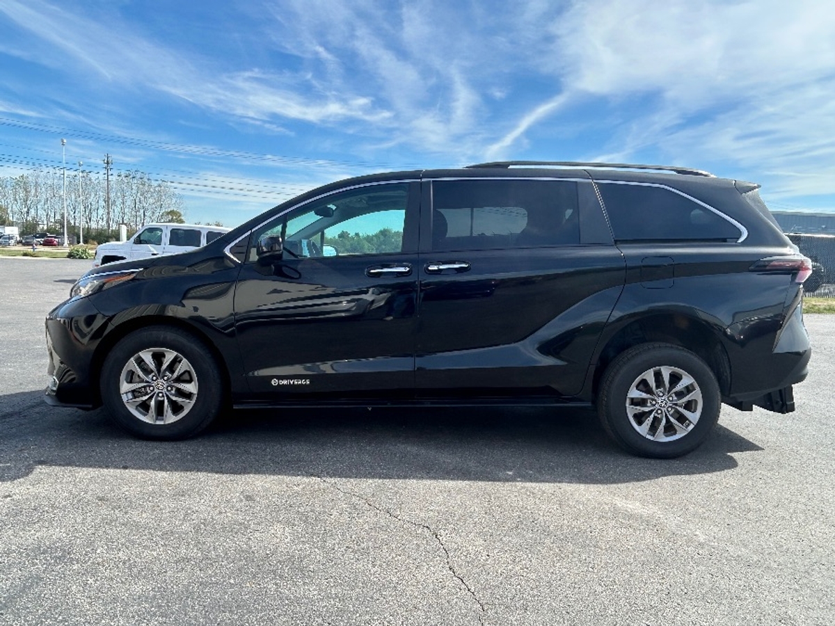 2023 TOYOTA SIENNA - Image 5