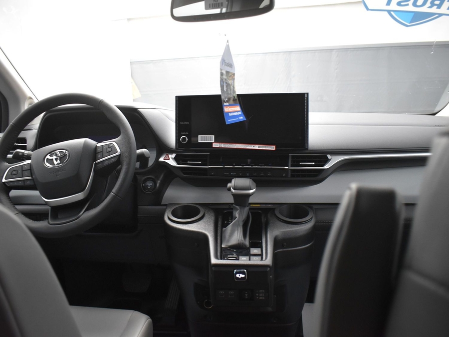 New 2025 Toyota Sienna Hybrid XLE Plus - BraunAbility Side Entry Entry Fold Out Automatic Ramp