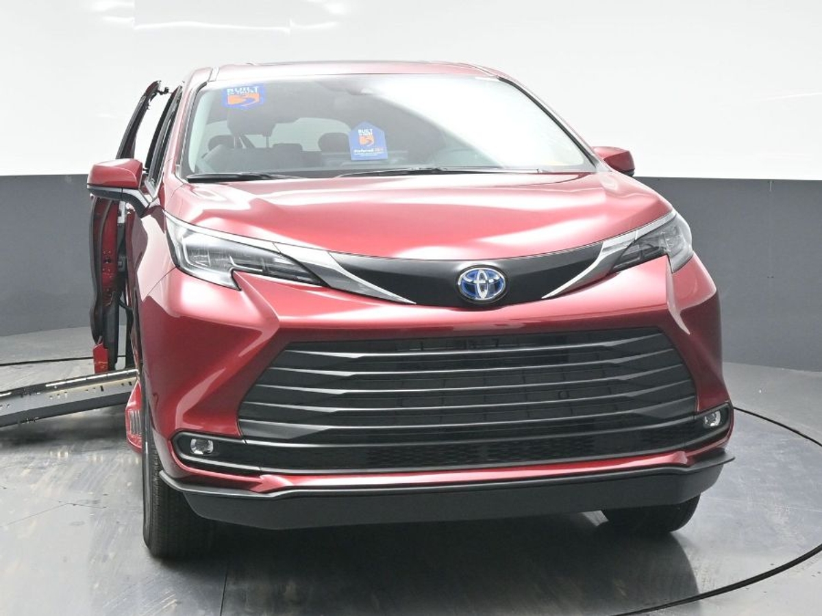 2025 TOYOTA SIENNA - Image 2