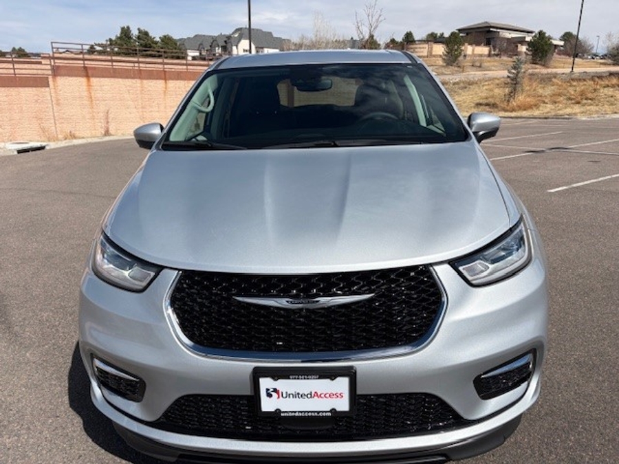 Used 2023 Chrysler Pacifica Touring L Safety - BraunAbility Side Entry Entry In Floor Automatic Ramp