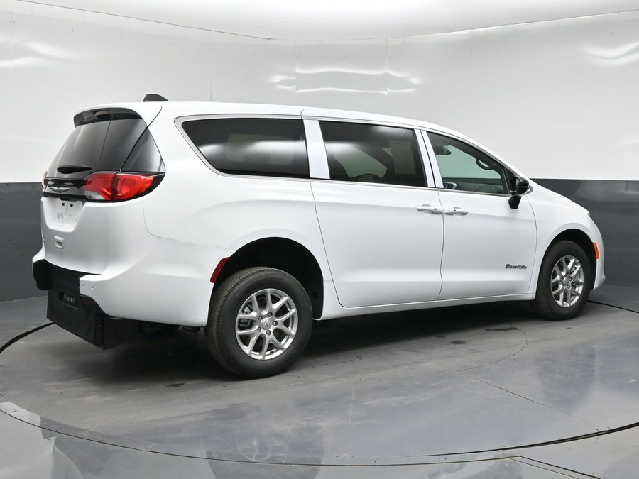 New 2026 Chrysler Voyager LX - BraunAbility Rear Entry Fold Out Manual Ramp