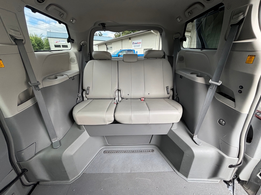 Used 2013 Toyota Sienna XLE - VMI Side Entry In Floor Automatic Ramp
