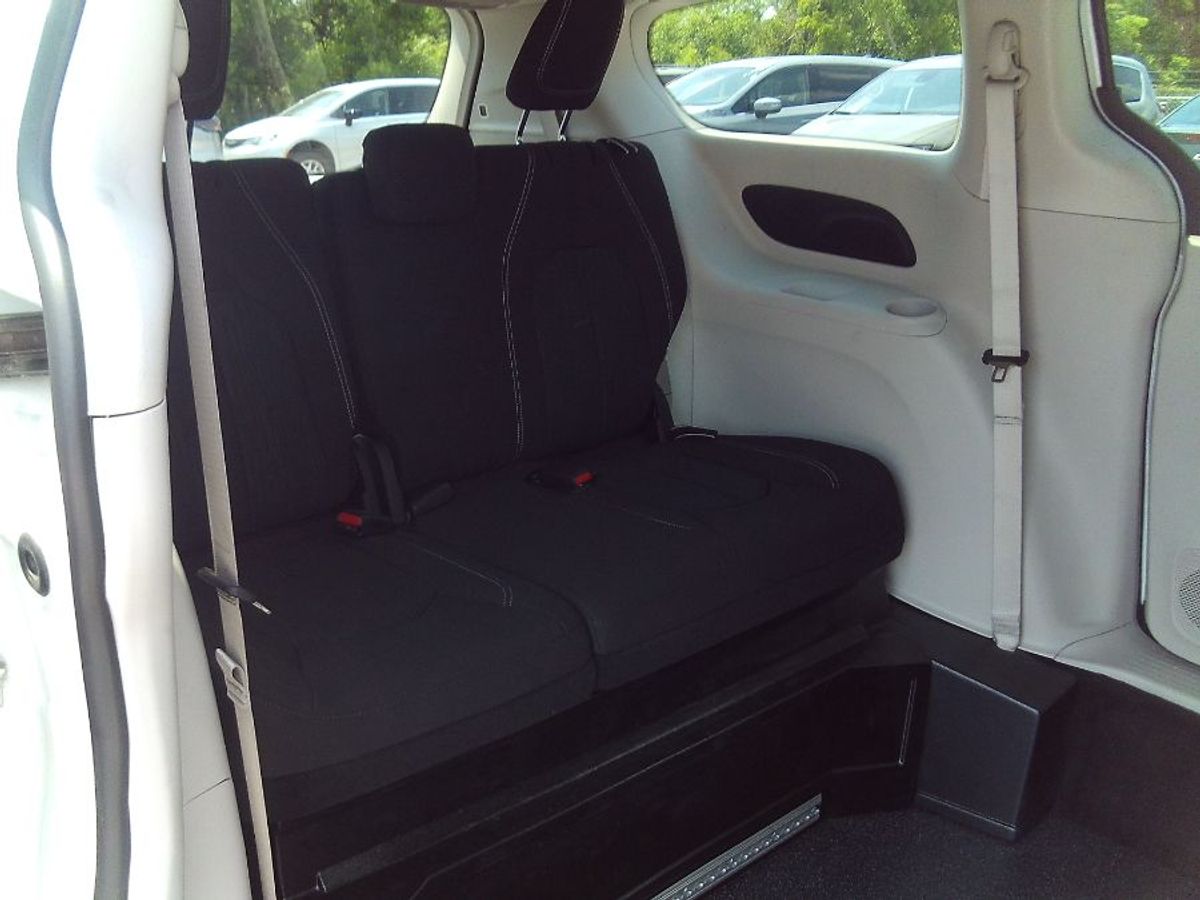 2024 CHRYSLER VOYAGER - Image 17