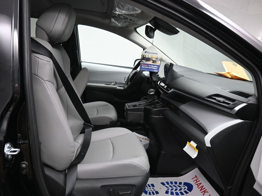 Black Toyota Sienna image number 6