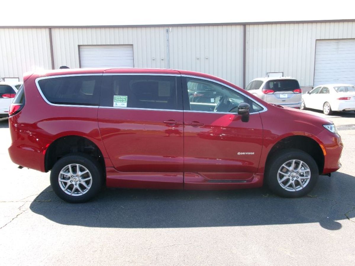 2024 CHRYSLER PACIFICA - Image 10