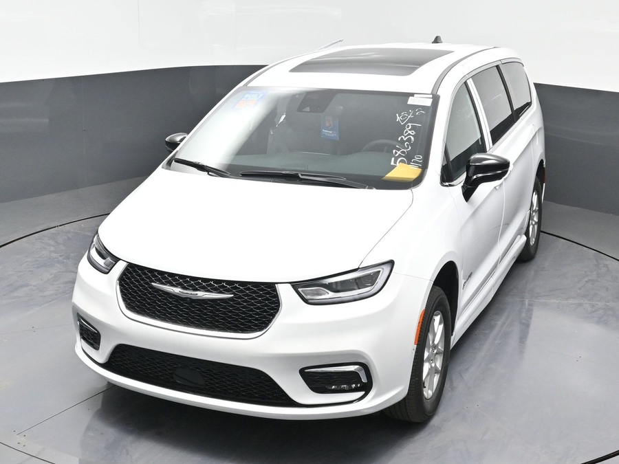 White Chrysler Pacifica image number 8