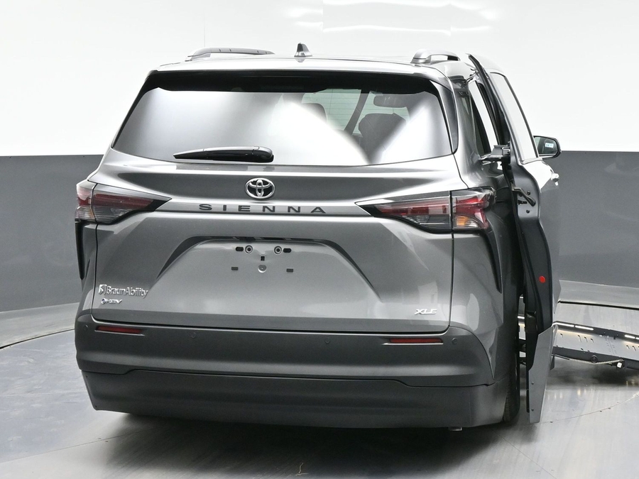 New 2026 Toyota Sienna Hybrid XLE Add - BraunAbility Side Entry Fold Out Automatic Ramp