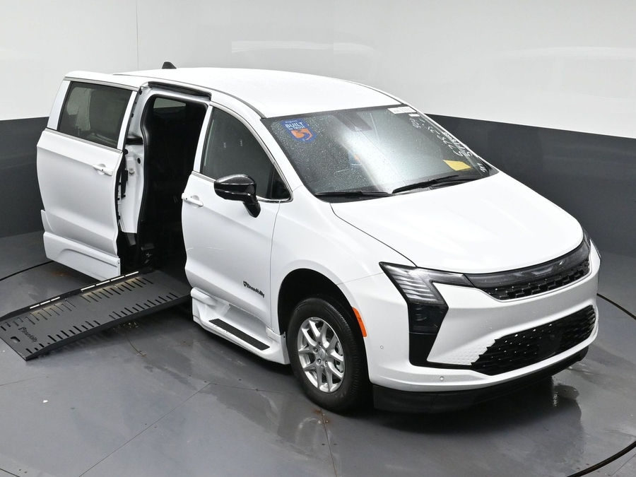 White Chrysler Pacifica image number 8