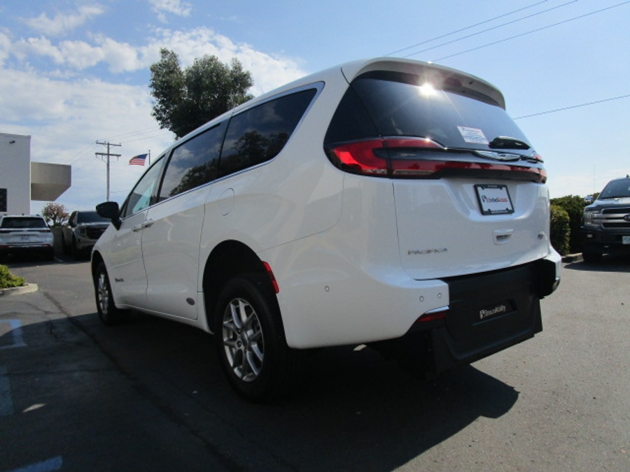 New 2025 Chrysler Pacifica Select Safety - BraunAbility Rear Entry Entry Fold Out Manual Ramp