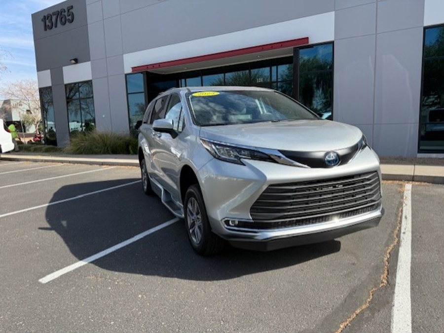 Used 2023 Toyota Sienna Hybrid XLE Plus - BraunAbility Side Entry Entry Fold Out Automatic Ramp