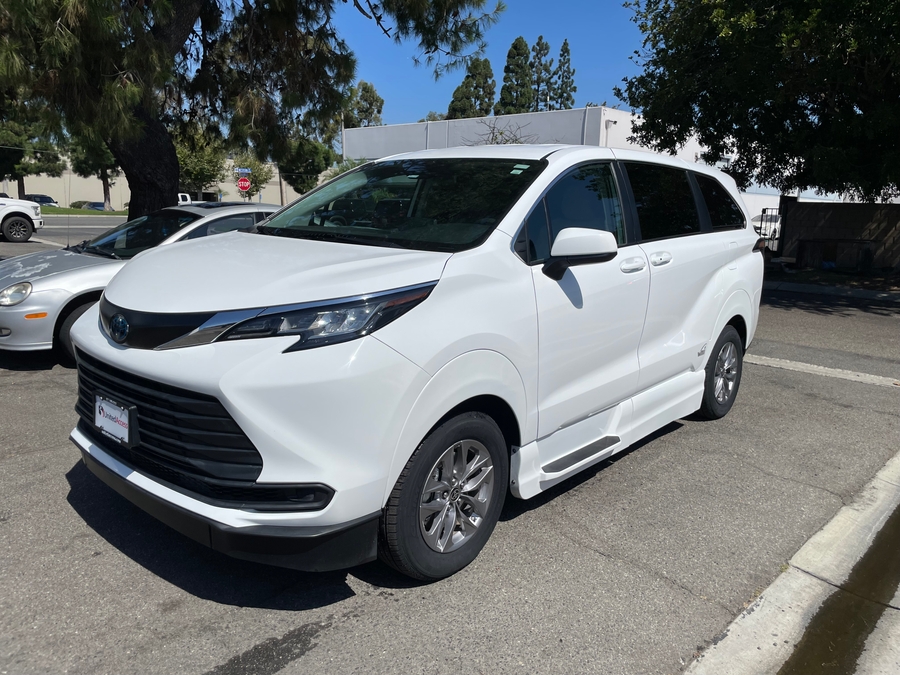 Used 2022 Toyota Sienna Hybrid LE AWD - VMI Side Entry In Floor Automatic Ramp