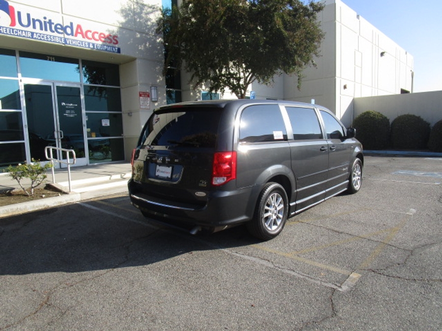Used 2012 Dodge Grand Caravan RT - BraunAbility Side Entry Entry Fold Out Automatic Ramp