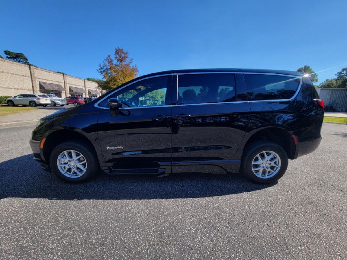 2025 CHRYSLER PACIFICA - Image 7