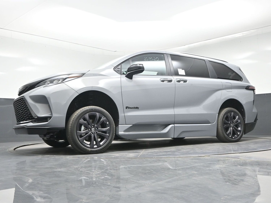 New 2026 Toyota Sienna Hybrid XSE Sport - BraunAbility Side Entry Fold Out Automatic Ramp