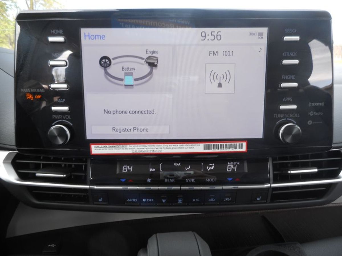 Grey Toyota Sienna image number 13