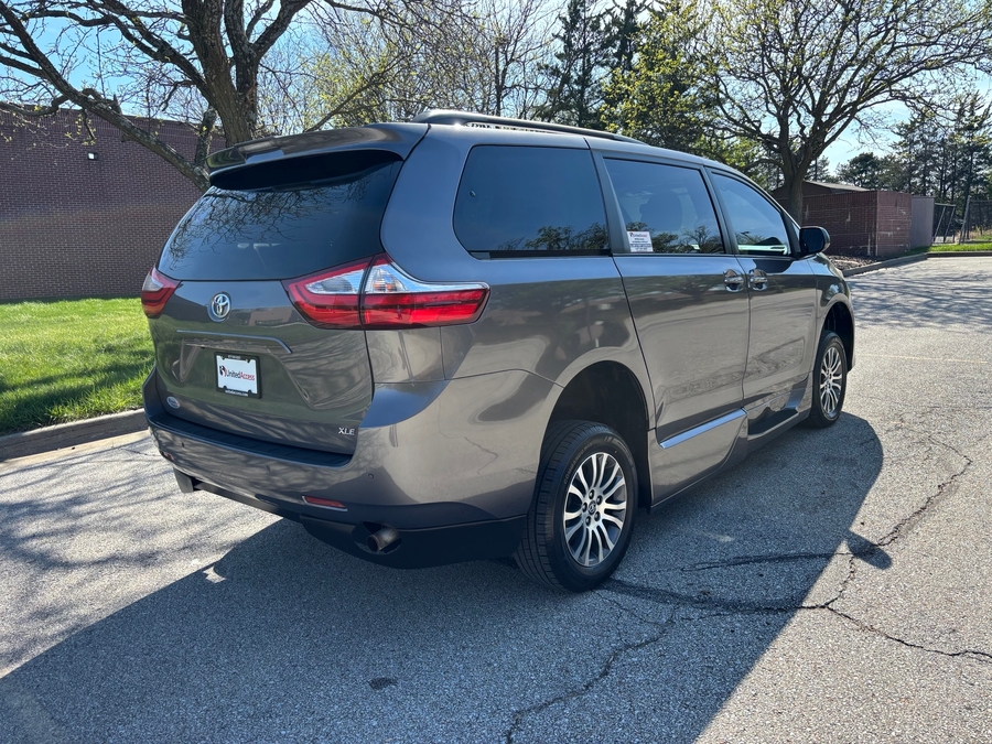 Used 2018 Toyota Sienna XLE - VMI Side Entry Entry In Floor Manual Ramp