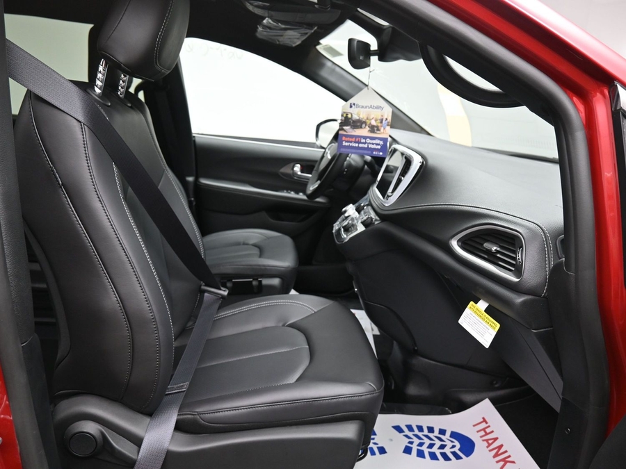 New 2026 Chrysler Pacifica Select Safety - BraunAbility Side Entry Entry Fold Out Automatic Ramp