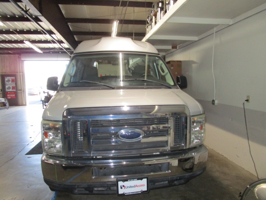 Used 2009 Ford E-Series E-350 SD XL - OTH Rear Entry Lift Automatic Ramp