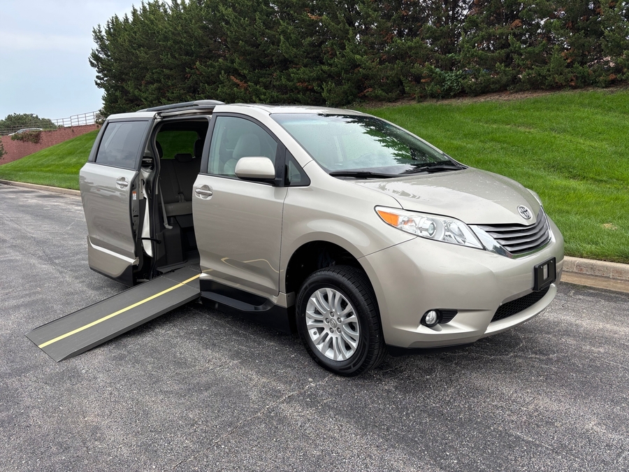 Used 2016 Toyota Sienna XLE - VMI Side Entry In Floor Automatic Ramp