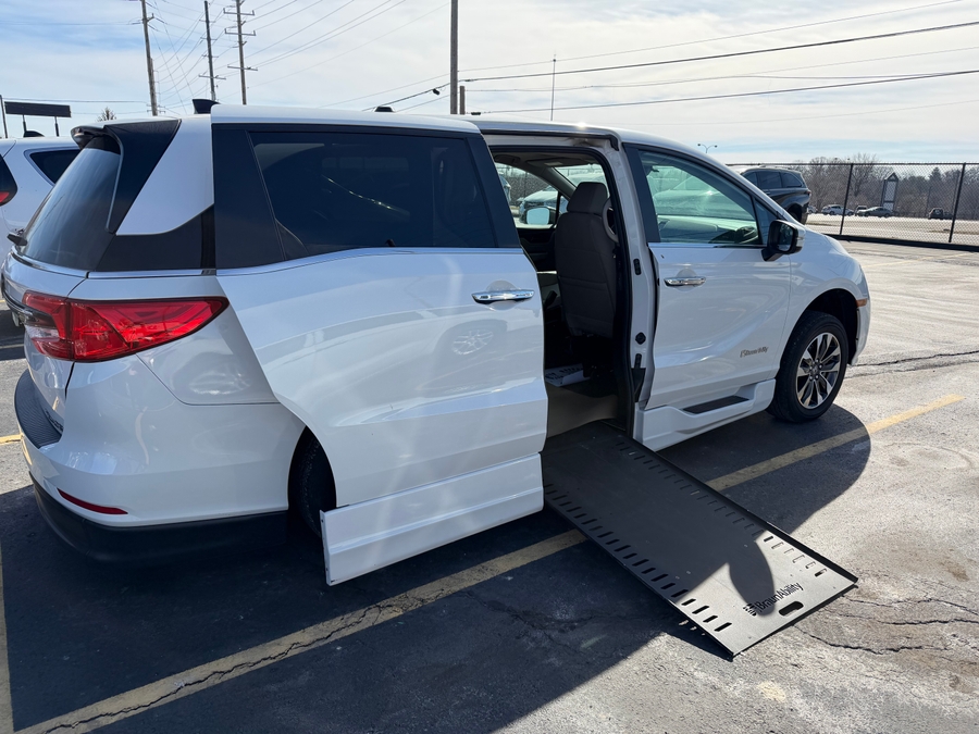 Used 2024 Honda Odyssey EX-L - BraunAbility Side Entry Entry In Floor Automatic Ramp