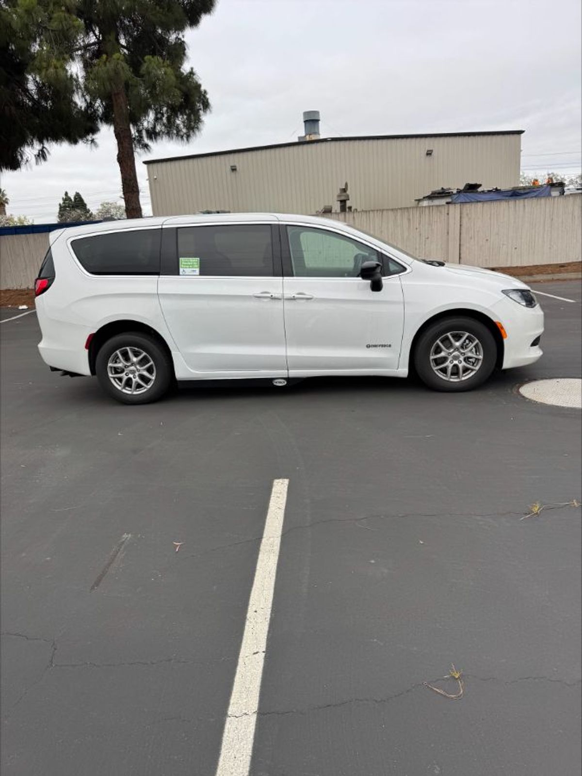 2024 CHRYSLER VOYAGER - Image 4