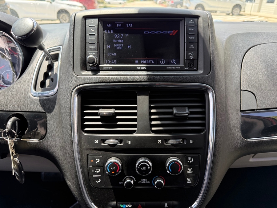 Red Dodge Grand Caravan image number 15