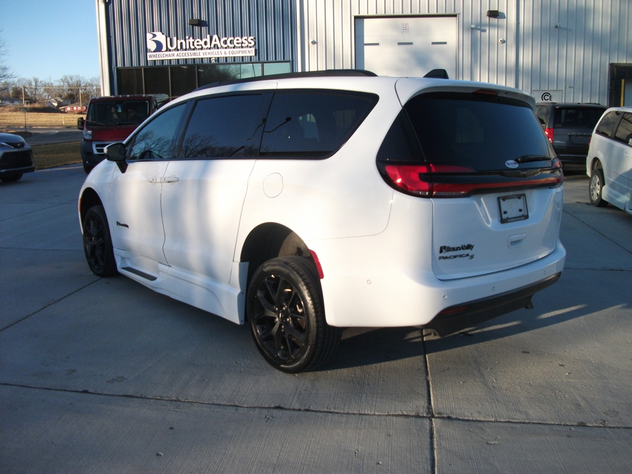Used 2023 Chrysler Pacifica Touring L Sport - BraunAbility Side Entry Entry In Floor Automatic Ramp