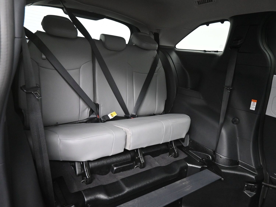 New 2026 Toyota Sienna Hybrid XLE Base - BraunAbility Side Entry Fold Out Automatic Ramp
