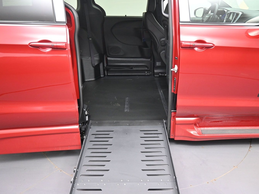 New 2026 Chrysler Pacifica Select Sport - BraunAbility Side Entry Fold Out Automatic Ramp