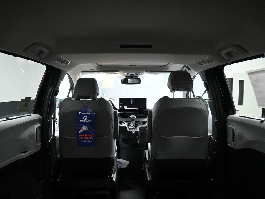 Black Toyota Sienna image number 14