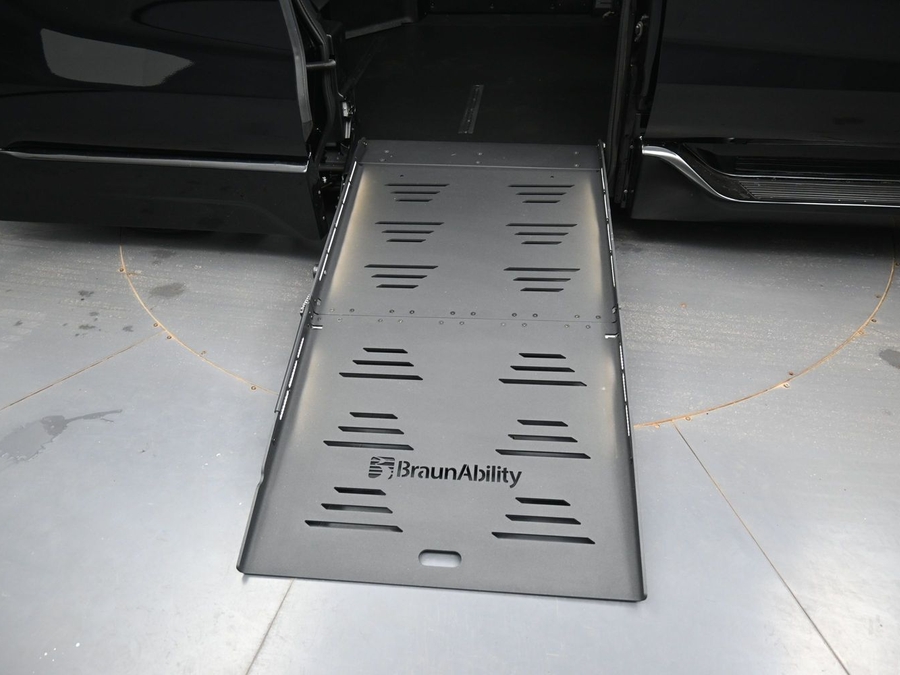 New 2026 Toyota Sienna Hybrid XSE Sport - BraunAbility Side Entry Fold Out Automatic Ramp