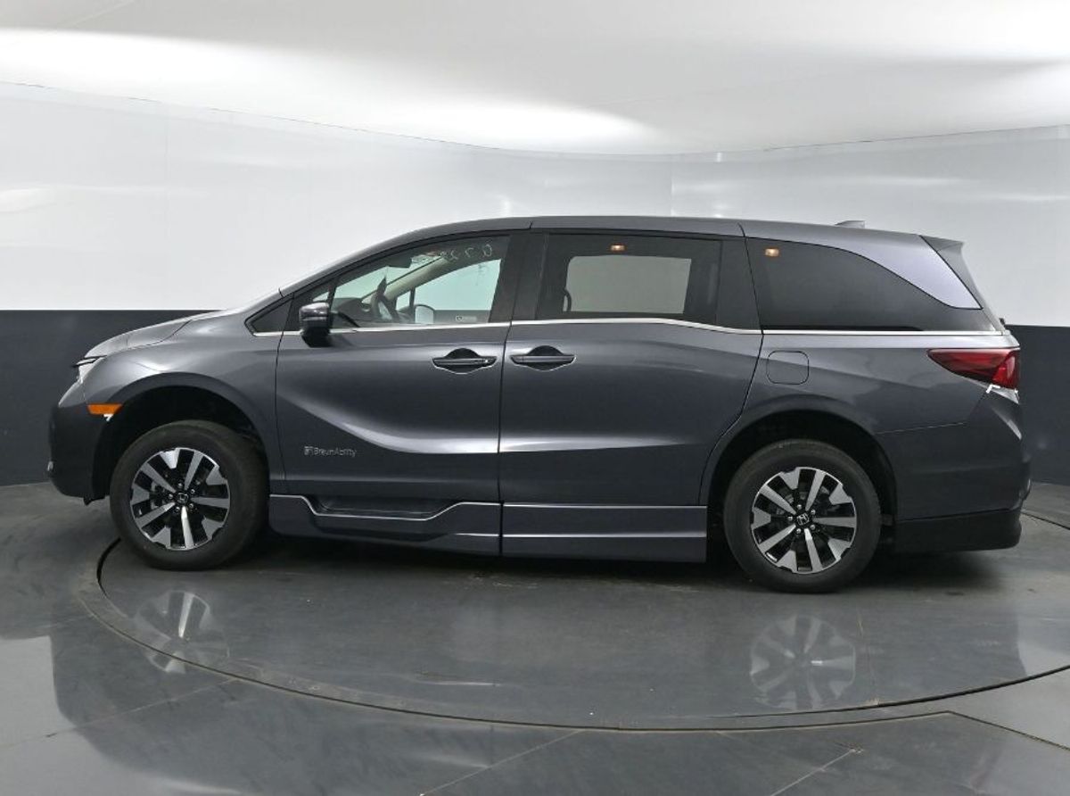 Grey Honda Odyssey image number 4