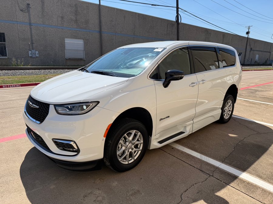 Used 2025 Chrysler Pacifica Select Safety - BraunAbility Side Entry In Floor Automatic Ramp